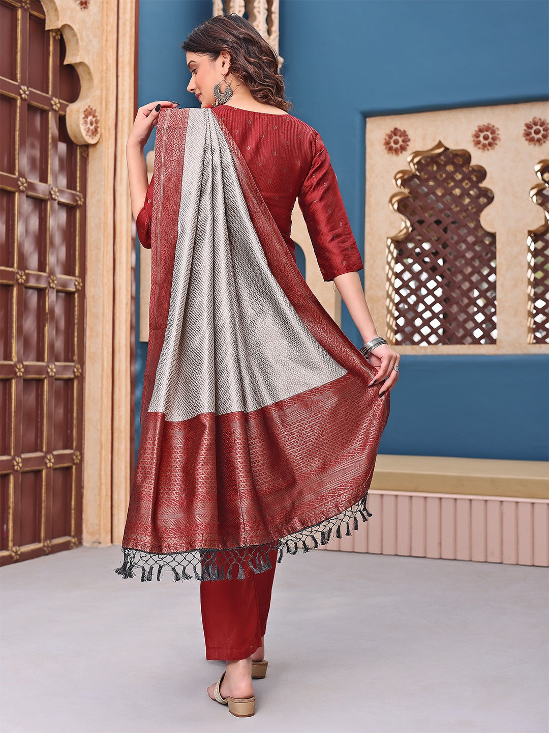 Women Jacquard Mannat  Kurta Pant Dupatta Set