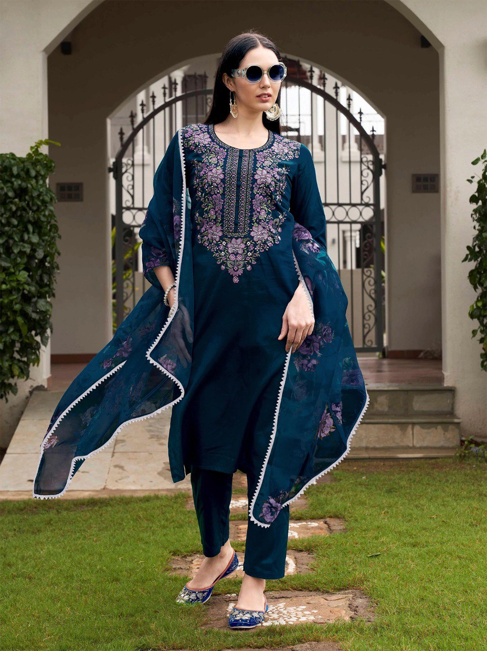 Elegant Blue Straight Kurta & Pant Set with Chiffon Dupatta