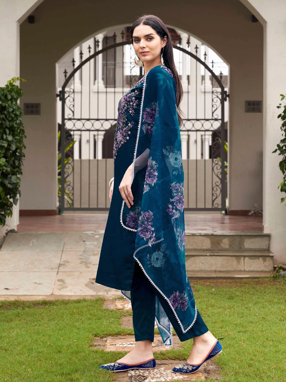 Elegant Blue Straight Kurta & Pant Set with Chiffon Dupatta